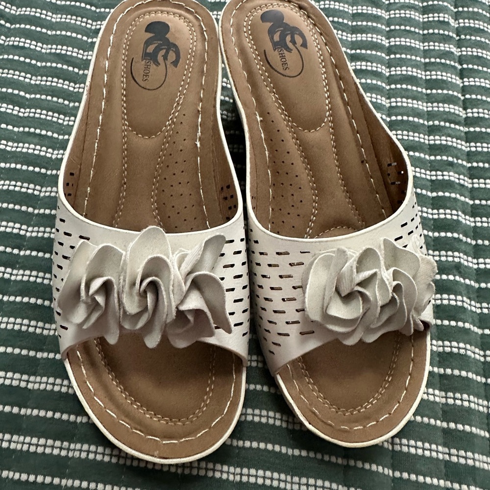 Elegant Floral Sandals.  So cute, nice cushioning and they have never been worn.
